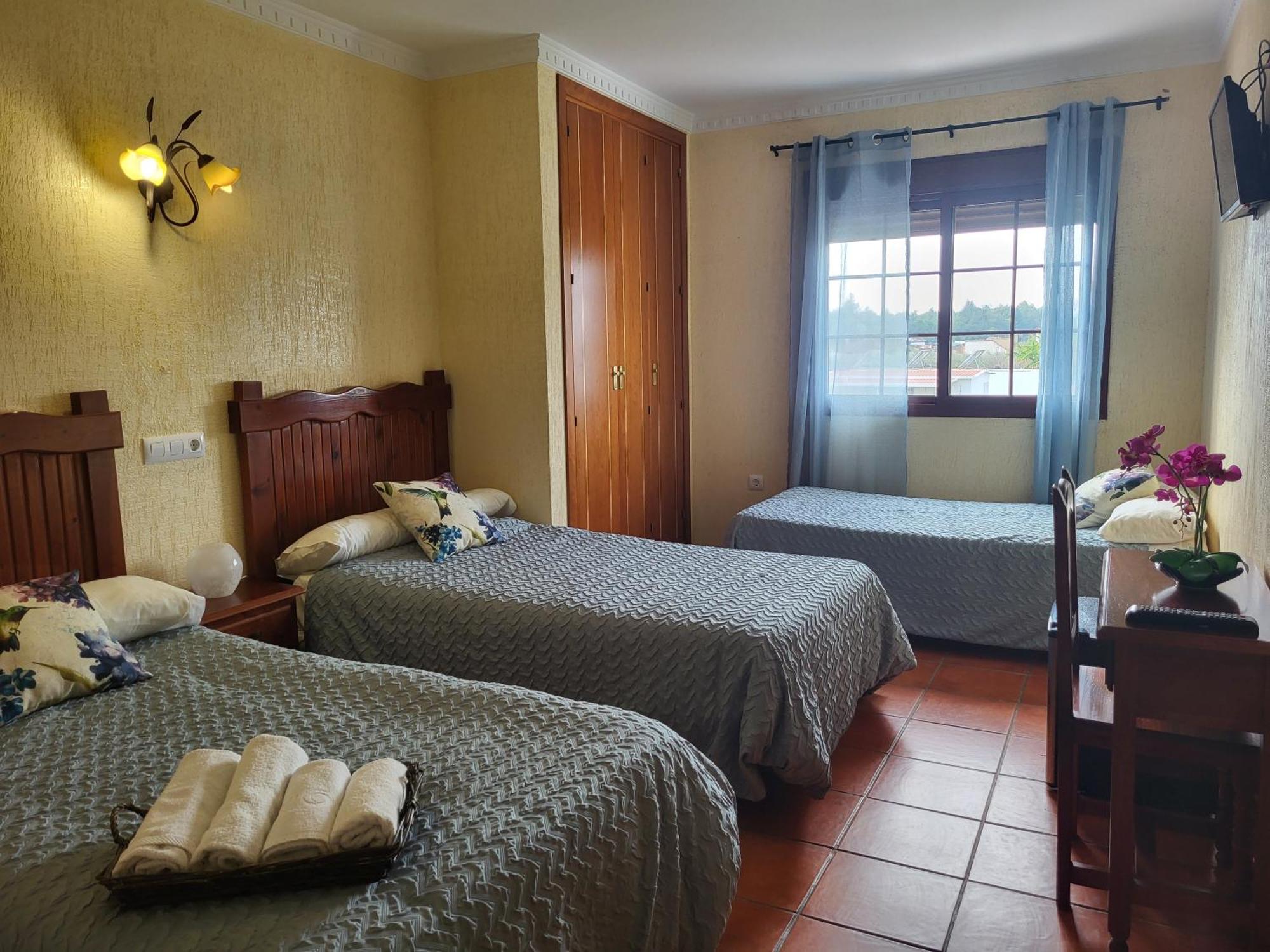 Hostal Rural La Plata Parking Incluido 阿尔科斯-德拉弗龙特拉 外观 照片
