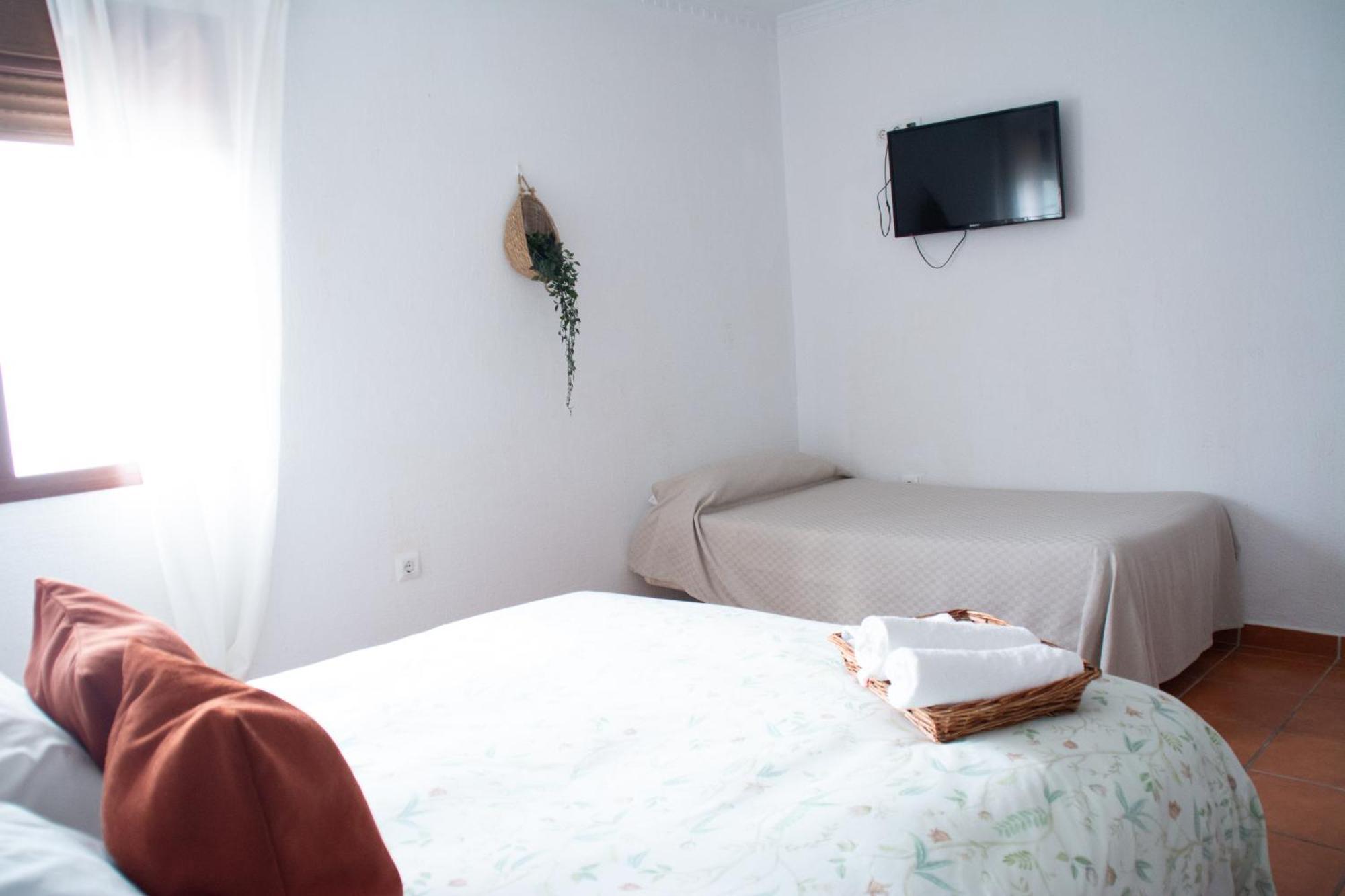 Hostal Rural La Plata Parking Incluido 阿尔科斯-德拉弗龙特拉 外观 照片