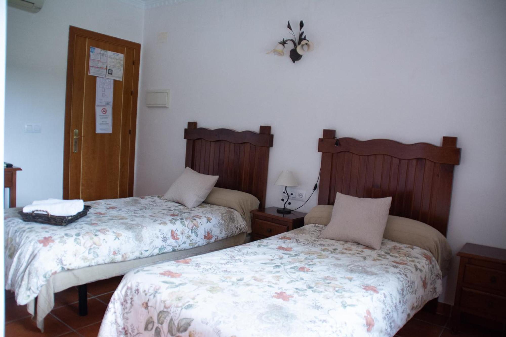 Hostal Rural La Plata Parking Incluido 阿尔科斯-德拉弗龙特拉 外观 照片