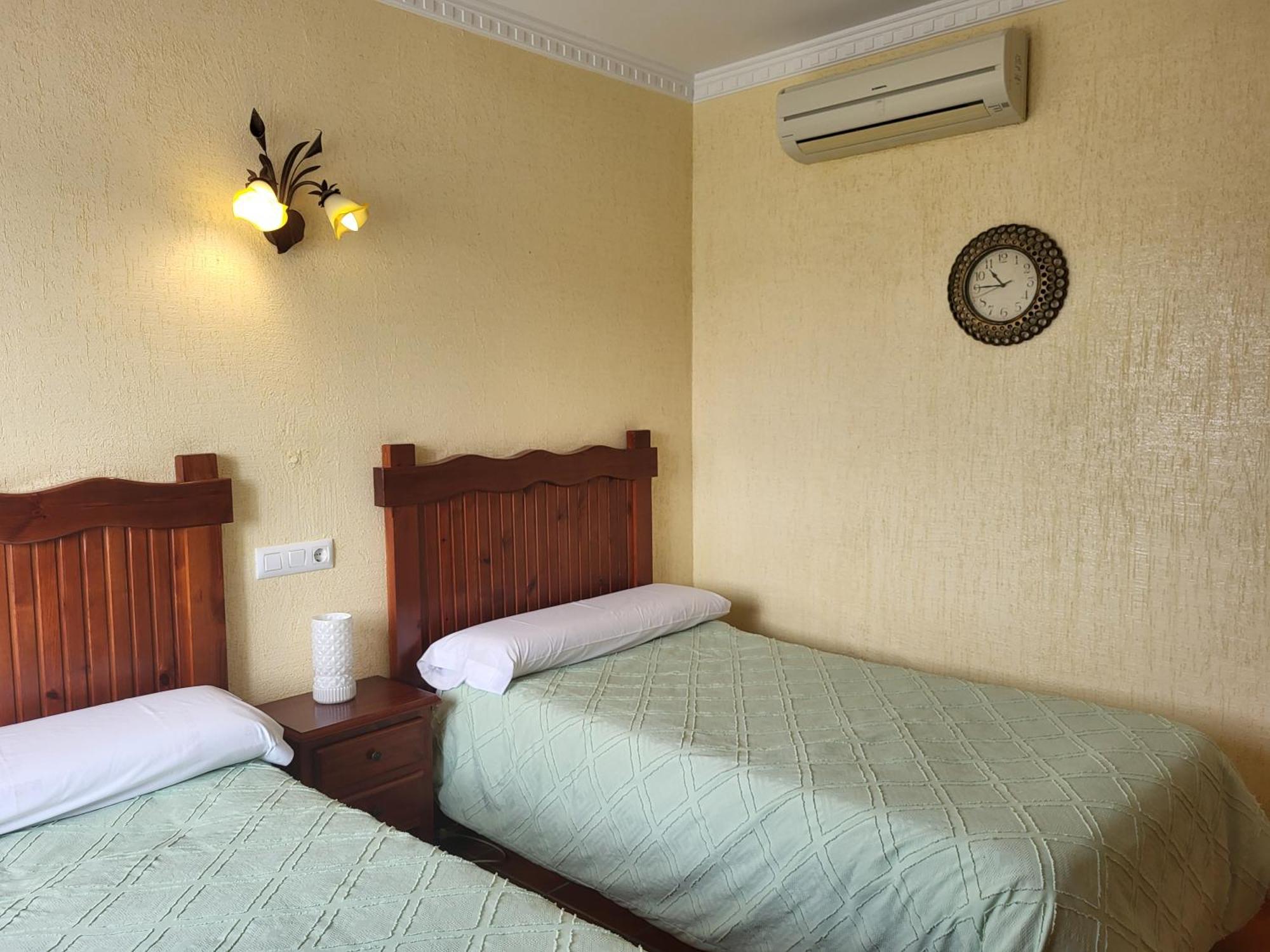 Hostal Rural La Plata Parking Incluido 阿尔科斯-德拉弗龙特拉 外观 照片
